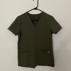 XS FIGS SCRUB TOP • MOSS